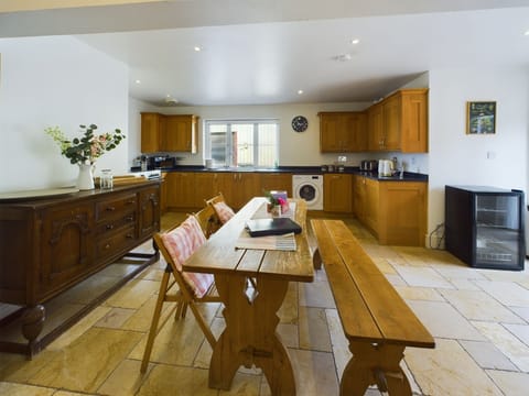 It is well equipped and has a large, electric hob and oven.