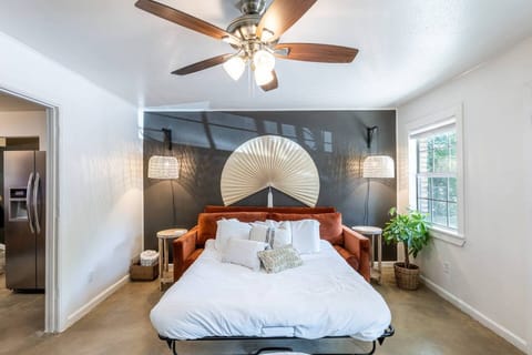 ️️ Unwind in Comfort!  Sofa is a queen memory foam pull-out, topped with fresh sheets and full bedding for a restful night's sleep. Need more pillows? Look no further than the laundry closet. Rest assured, your comfort is our priority! ️️