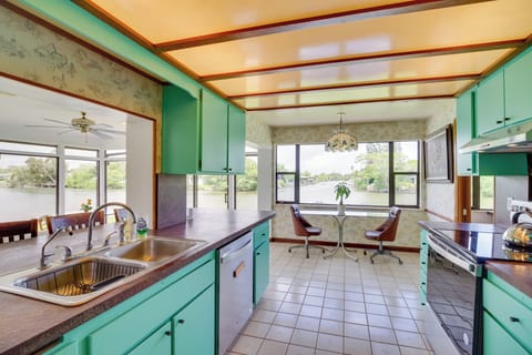 Kitchen | Cooking Basics | Coffee Maker | Trash Bags & Paper Towels Provided