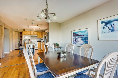 Dining Area | Free WiFi