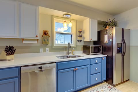 Kitchen | Pet Friendly w/ Fee | Free WiFi | Expansive Mountain Views
