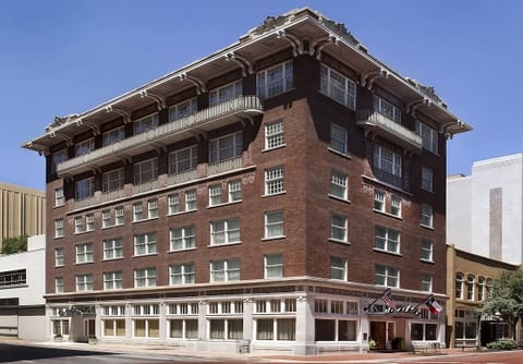 Arrive in style at a grand, classic city landmark.