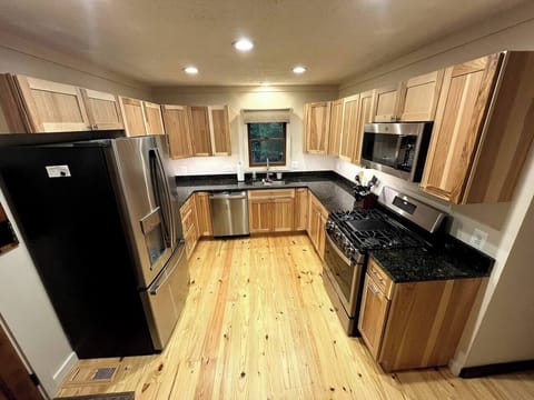 Newly renovated kitchen in 2024. High end appliances. Granite countertops.