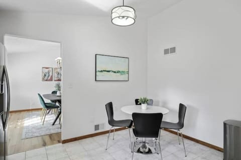 Eat in kitchen table