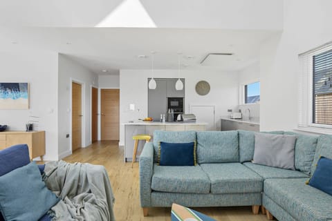 Open plan living with infra-red ceiling heaters - 4 The Vista, Willingcott