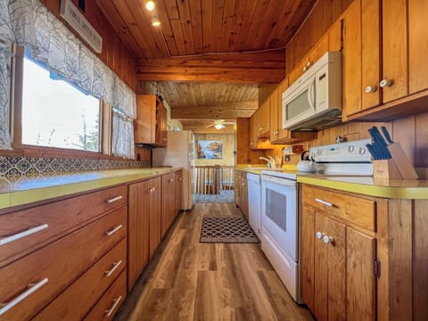 Spring House features a fully equipped kitchen.