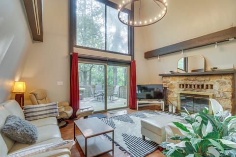 McGaheysville Vacation Rental | 3BR | 3BA | Stairs Required | 2,300 Sq Ft