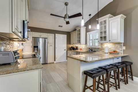 Kitchen | Cooking Basics | Coffee Maker | Paper Towels/Trash Bags Provided