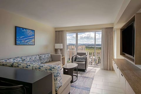 Lounge comfortably with open views and space to spread out.