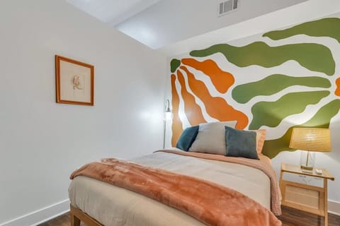 A view of the bedroom!