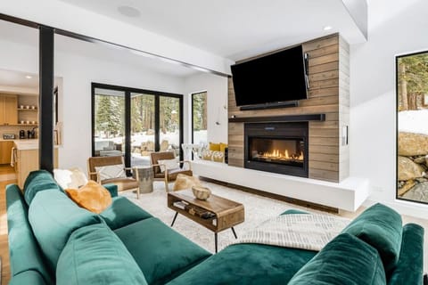 Great room with ample seating