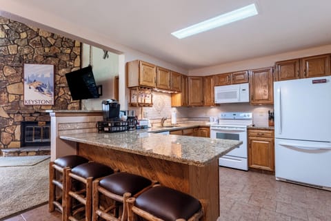 Breakfast bar with seating for four.