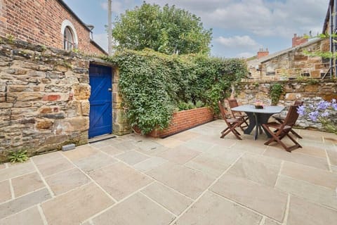 Stone Row, Skinningrove - Host & Stay