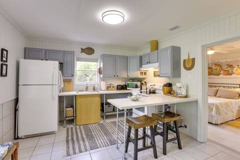 Kitchen | Refrigerator | Stove/Oven | Free WiFi