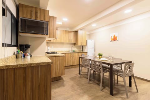 Complete kitchen/dinning area