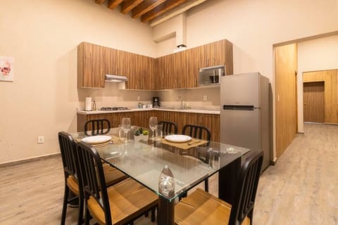 Kitchen & Dining Area