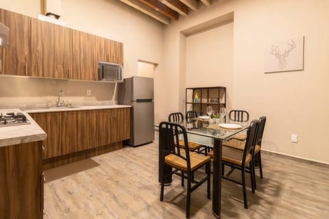 Kitchen & Dining Area