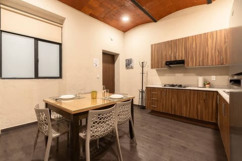 Kitchen & Dining Area