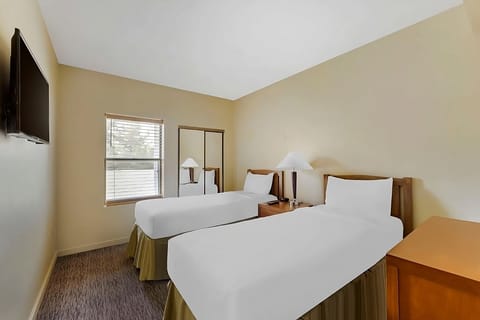 Stretch out in twin beds and enjoy a calm, airy room.
