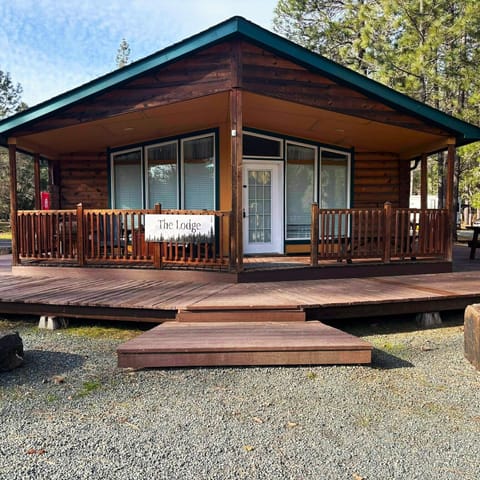 This 3-bed cabin features a master suite with a luxury king, a queen room, and a bunk room with a sofa. Enjoy a full kitchen with a stove, microwave, and Keurig, plus a large dining area perfect for the whole group. Comfort meets convenience!
