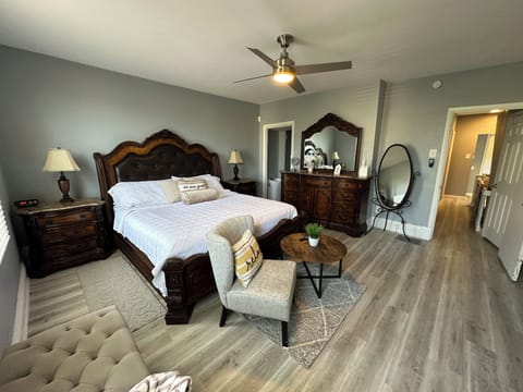 Spacious master suite w/ king size bed, large tv & closet