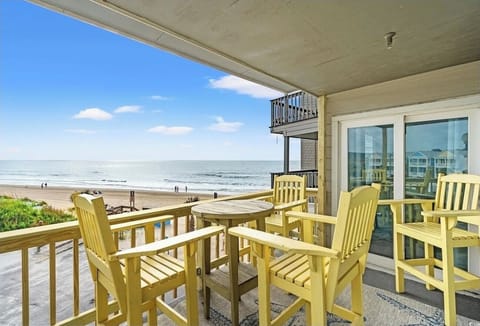 Beautiful ocean view perfect for your morning coffee to watch the sunrise