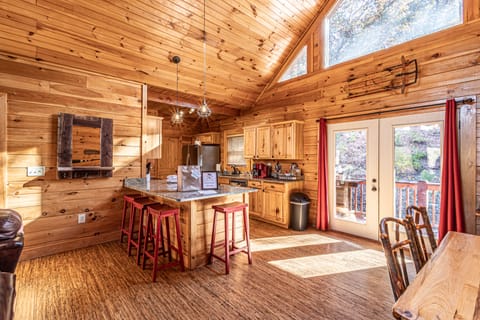 Open kitchen & dining room