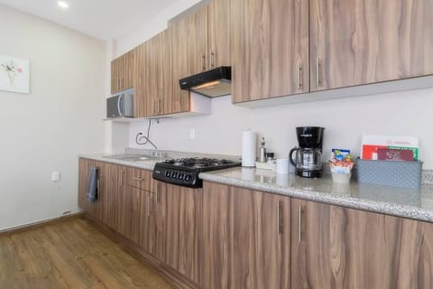 Kitchen & Dining Area