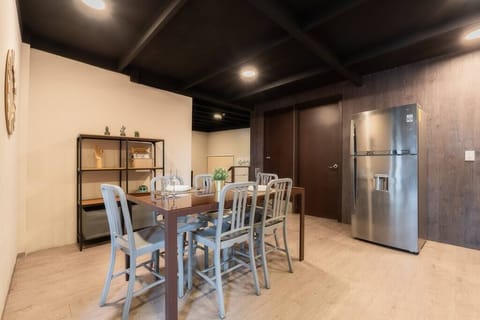 Kitchen & Dining Area