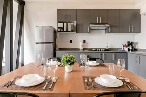 Kitchen & Dining Area