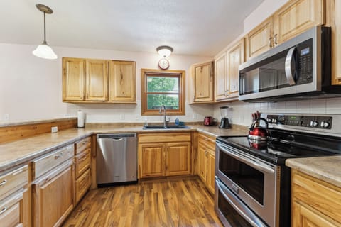 Stove, microwave, fridge, dishwasher, pots & pans, Keurig, teapot w/tea, & more