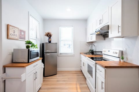 Fully equipped kitchen with a 4-range electric stove and oven