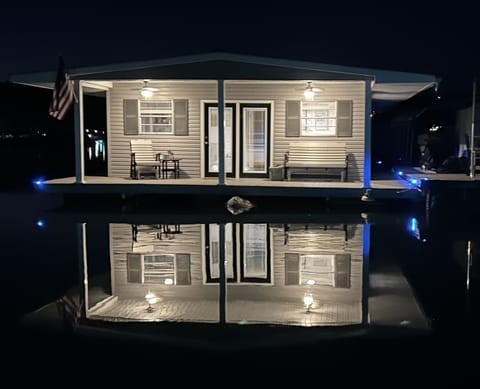Reflection on the lake!