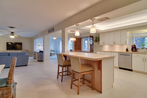 Kitchen | Equipped w/ Cooking Basics