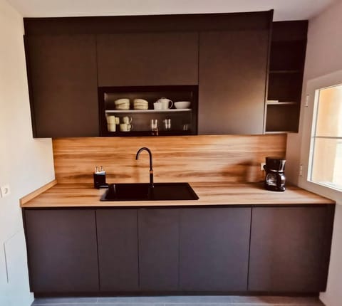 Washing machine and Dishwasher on this side of the kitchen