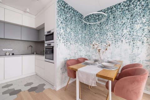 Fully equipped kitchenette. 