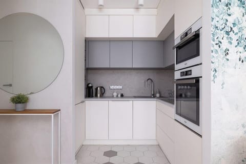 Kitchenette with plenty of kitchen utensils and dishes. 