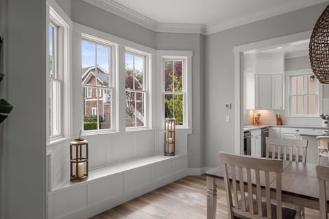 Dining with views of Meriweather Square