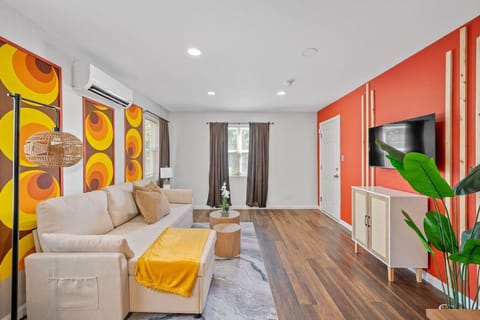 Living room, Smart TV for your streaming services