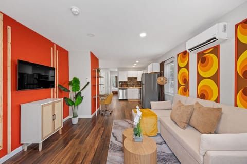 Living room with a clear view to the kitchen beyond
