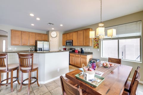 Dining Area | Dishware Provided