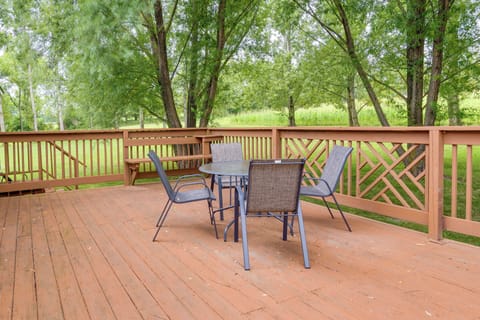 Private Deck | Yard | Charcoal Grill | Outdoor Dining Area