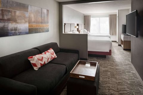 Unit with 2 Queen beds. Exact unit will be assigned upon arrival. Views, colors, and decor may vary.