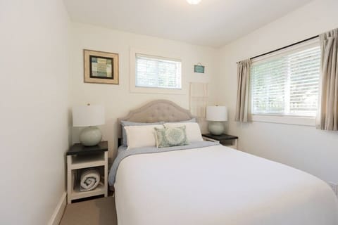 Sit Back & Watch Waves at Rathtrevor Cottage Bed and Breakfast in Parksville