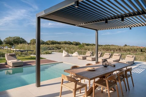 Outdoor Poolside Dining Retreat Combining Functionality and Elegance