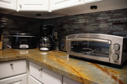 Slow cooker, Coffee maker, Air Fryer, Pizza oven & Toaster