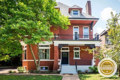 Welcome to our charming and historic home in Shaw!