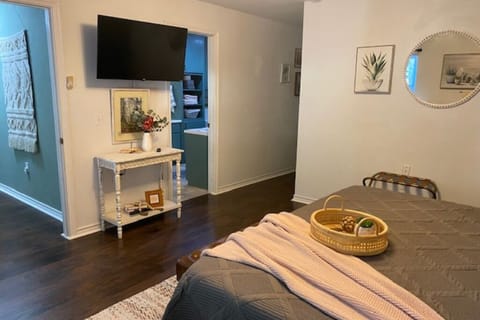 Large King bedroom with roku tv & ensuite bath