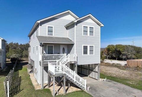 Welcome to Beachside Breeze! A wonderful 5 bedroom ,3 bathroom for your vacation