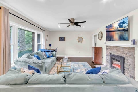 Living room with 65” smart TV and fire place that changes colors